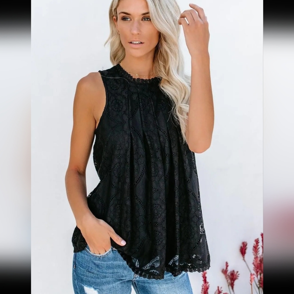 Sleevles black top